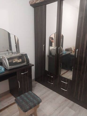 панельные дома: Уютная небольшая комната под аренду/проживание. Что внутри: - — 3