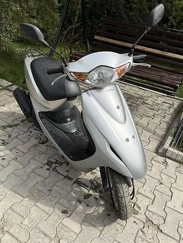 Скутер Honda Dio AF 56 (серебристый) -Водяное охлаждение,электронный