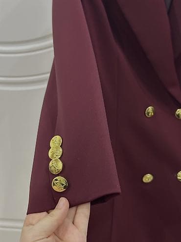 Личные вещи: Женский пиджак бордового цвета. - Классический приталенный крой с — 4