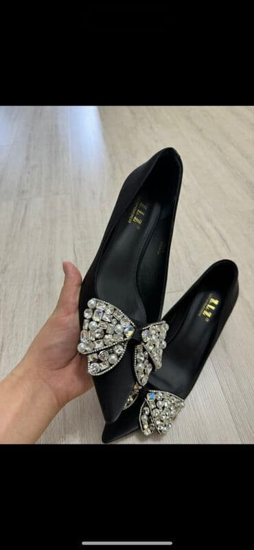 Прокат одежды: Туфли 39 размер 2500 сом Состояние идеальное Каблучок 2 см — 2