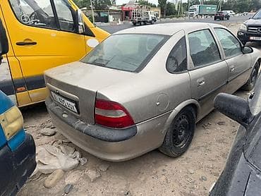 Продажа авто: Opel Vectra: 1998 г., Механика, Седан — 4