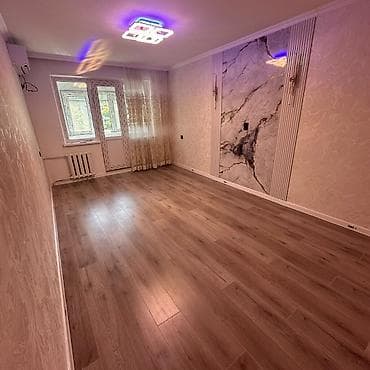 osh flat: Срочно сдается 2 комнатная квартира 43м2 8-микрорайон, 5/5 этаж Свежий — 1