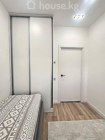 кремлевский: 4 комнаты, 102 м², Элитка, 3 этаж, Евроремонт — 5