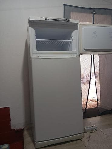 world cup: Холодильник Indesit, Б/у, Двухкамерный, 60 * 145 * — 3