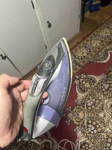 сухой пар: Утюг паровой, мощность 2200 Вт. Особенности: - паровой удар и — 1