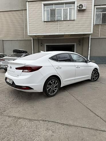 lada largus: Hyundai Avante: 2019 г., 1.6 л, Вариатор, Газ, Седан — 2