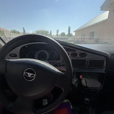 дэу матиз 1: Daewoo Nexia: 2010 г., 1.6 л, Кол менен иштөөчү, Бензин, Седан — 3