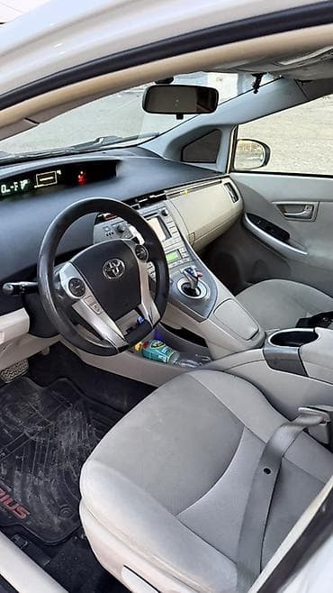 протива вес: Toyota Prius: 2012 г., 1.8 л, Вариатор, Гибрид, Хэтчбэк — 7