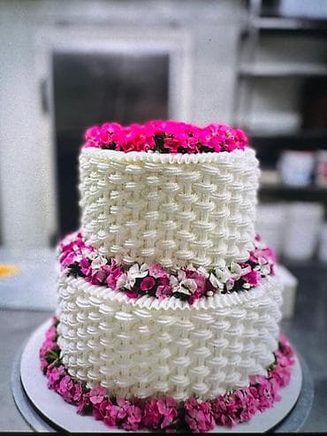 современный: Rollen Bakery — свежая выпечка каждый день Что предлагаем: - Торты на — 6