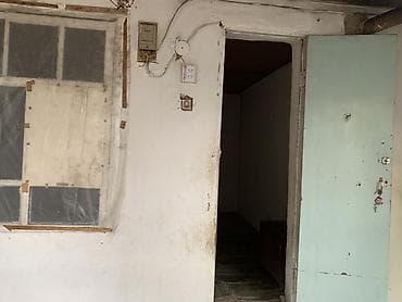 аренда гостинки: Одна комнатная, душ нет 
Комуналка отдельно — 2