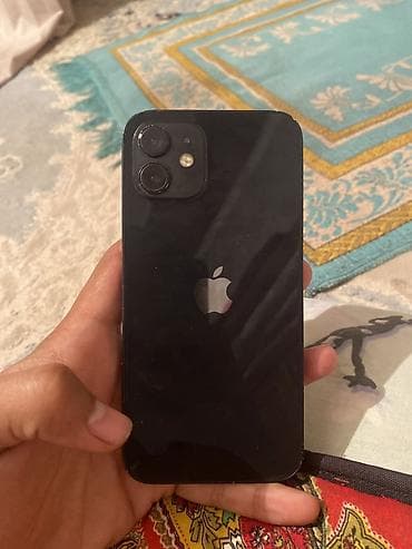 бир: IPhone 12, Кара — 1