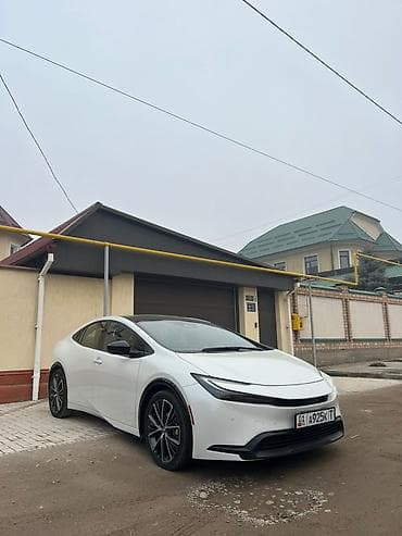 prius c: Toyota Prius: 2023 г., 2 л, Гибрид — 5