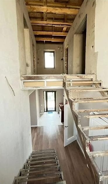 Үйлөр: 🏡 Продается уютный двухэтажный дом в ж/м Кок-Жар 📍 ул. Кок-Жайык — 8