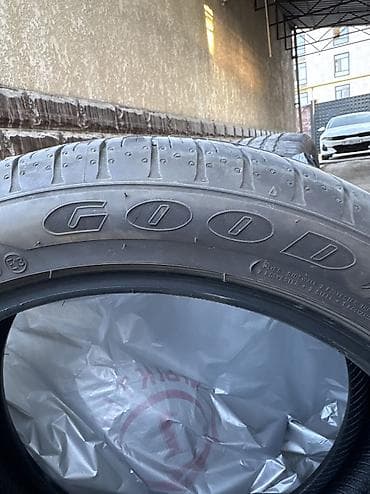 Шины 235 / 45 / R 18, Всесезонная, Б/у, Пара, Легковые, GoodYear — 1