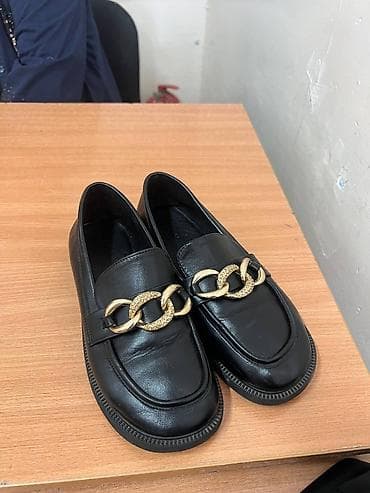 волейболный обувь: Женские классические лоферы Носила только один раз,мне маловат - — 2