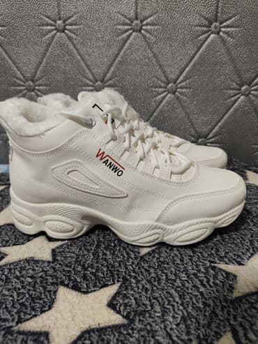Кроссовки зимние, высокие, новые, качество хорошее, подарили, а с at lalafo.kg Кроссовки зимние, высокие, новые, качество хорошее, подарили, а с