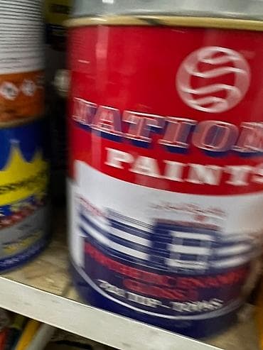 Банка краски Nation Paints с красно-бело-синим дизайном. Краска