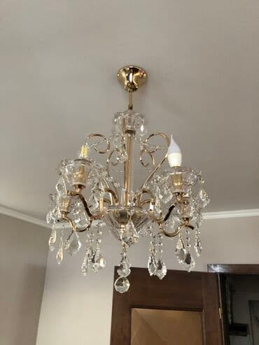 Продаю полу-хрустальную люстру