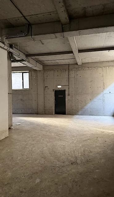 Кыймылсыз мүлк: 🏬Продается коммерческое помещение 📍ЖК Ак-Ниет СК Кут Цоколь 📐84м2 — 3
