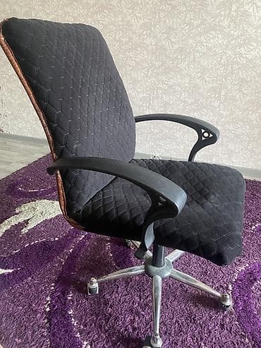 купит компьютерное кресло: Офисное кресло, С колесиками, цвет - Черный — 1