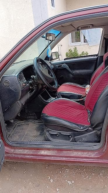 Транспорт: Volkswagen Vento: 1995 г., 1.8 л, Механика, Бензин, Седан — 6