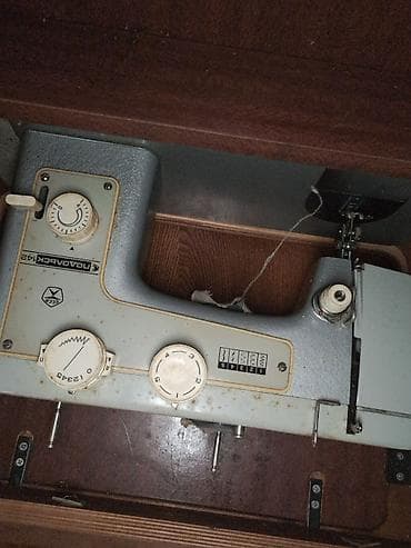 bloody a90: Швейная машина в столе “Подольск 142”. Описание: - Встроена в — 1