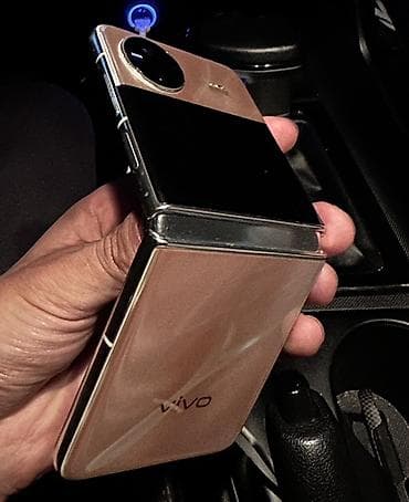 14 про айфон бу: Vivo X Flip, Б/у, 256 ГБ, цвет - Золотой — 3
