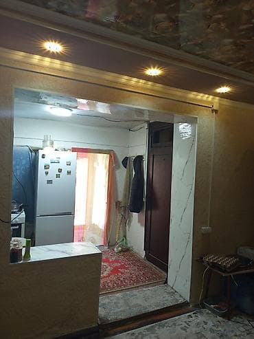 обмен однокомнатной квартиры на дом: Продаётся дом барачного типа. гостиная, две спальни, кухня, коридор — 3