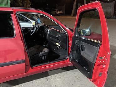 Продажа авто: Volkswagen Golf: 1993 г., 1.6 л, Механика, Бензин, Хэтчбэк — 5