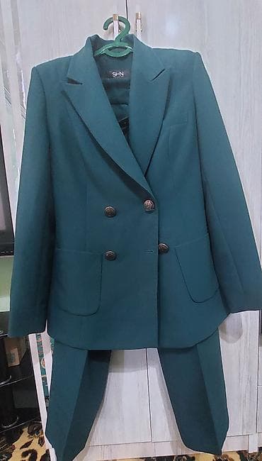 костюм для женщин: Женский костюм SHN (Style Here Now), размер 38. - Комплект — 3