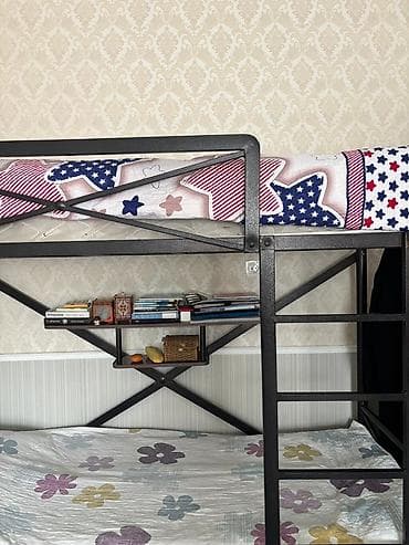 Туалетные столики: Двухъярусная кровать из металла с полкой - Прочная металлическая — 3