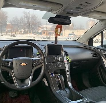 Chevrolet Volt: 2015 г., Автомат, Гибрид, Хэтчбэк — 6