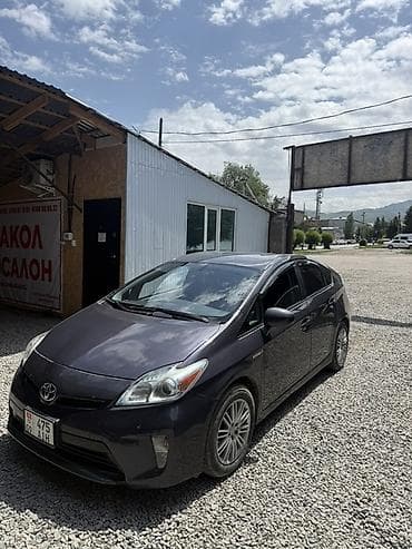 Toyota Prius: 2015 г., 1.8 л, Гибрид, Хэтчбэк — 3