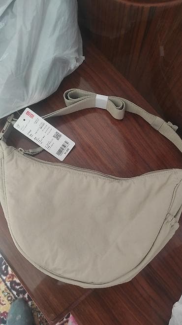 pull and beer: Сумка через плечо Uniqlo Round Mini Shoulder Bag, цвет бежевый. - — 1