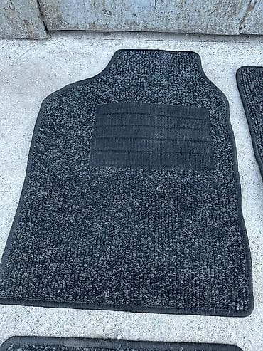 свечи чёрные: Продаю на Тойота РАВ4, II поколение, 5 г. вып. родные полики в салон — 3