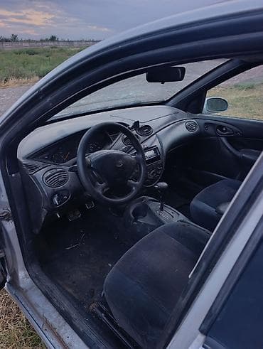 Ford Focus: 2000 г., 2 л, Автомат, Бензин, Седан