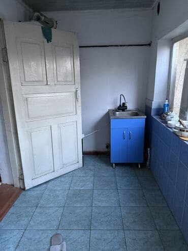 аренда домов бостери: Сдаю квартиру времянка 2 комнат и коридор суу бар ичинде туалет сырта — 4