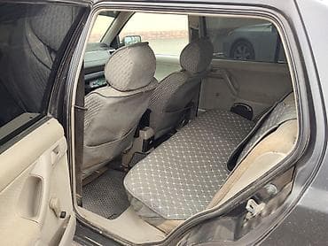 Volkswagen Vento: 1993 г., 1.8 л, Механика, Бензин, Седан