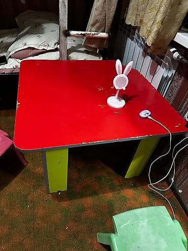 стол ученический детский: Детские мебели: стол и стеллаж-домик На фото б/у сост не очень стол а — 1