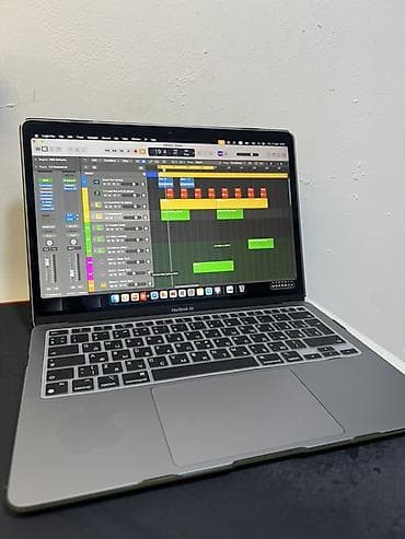 дисплей порт: Apple MacBook Air 13" (Space Gray) - Дисплей: 13.3" Retina, тонкие — 5