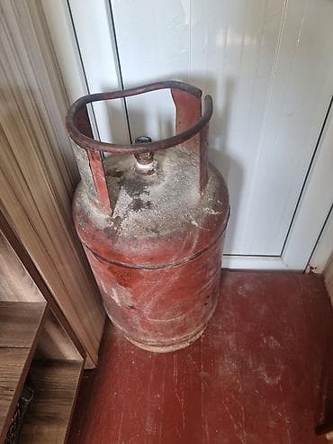 Газовый баллон (пропановый), металлический, окраска красная