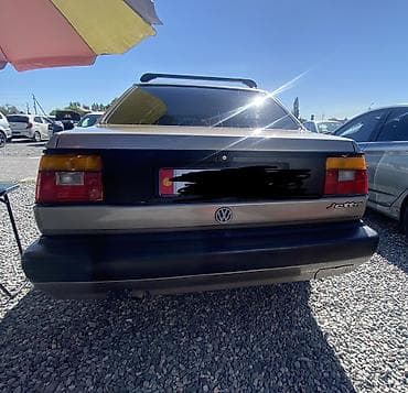 camry 70 le: Volkswagen Jetta: 1990 г., 1.8 л, Бензин, Седан — 4