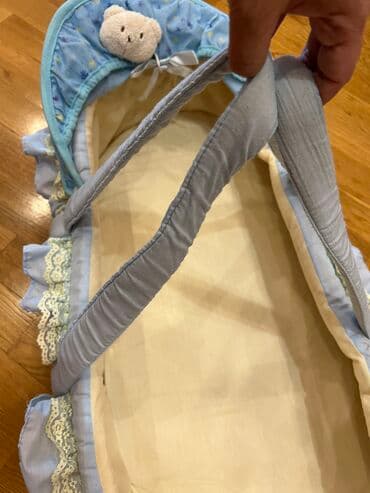 конверт для новорожденных на овчине: Продаю люльку-переноску в нежно-голубом цвете. В комплекте идут — 2