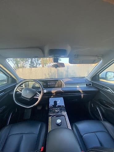 byd e2 2021: NETA U PRO (электромобиль, кроссовер), белый цвет. Кузов и дизайн: - — 3