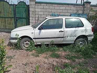 Volkswagen Golf: 1990 г.