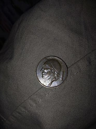 Монета с профилем солдата в каске - Материал: металл — 1