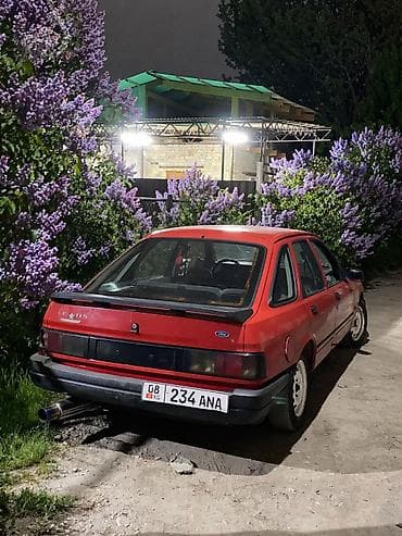 street: Ford Sierra: 1990 г., 1.8 л, Механика, Бензин, Седан — 6