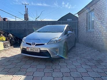 Toyota Prius: 2015 г., 1.8 л, Вариатор, Гибрид, Хэтчбэк at lalafo.kg Toyota Prius: 2015 г., 1.8 л, Вариатор, Гибрид, Хэтчбэк