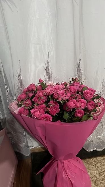 Букет из кустовых роз «Фуксия» - Состав: пышные кустовые розы — 2