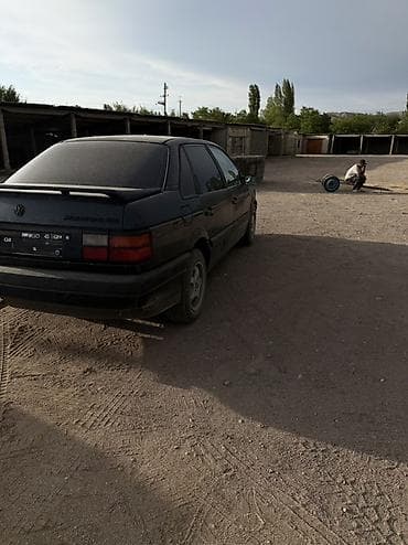 бампер паджеро: Volkswagen Passat: 1992 г., 2 л, Бензин, Седан — 4